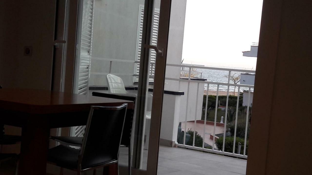 Residencia Platja De Roses Apartment Exterior photo