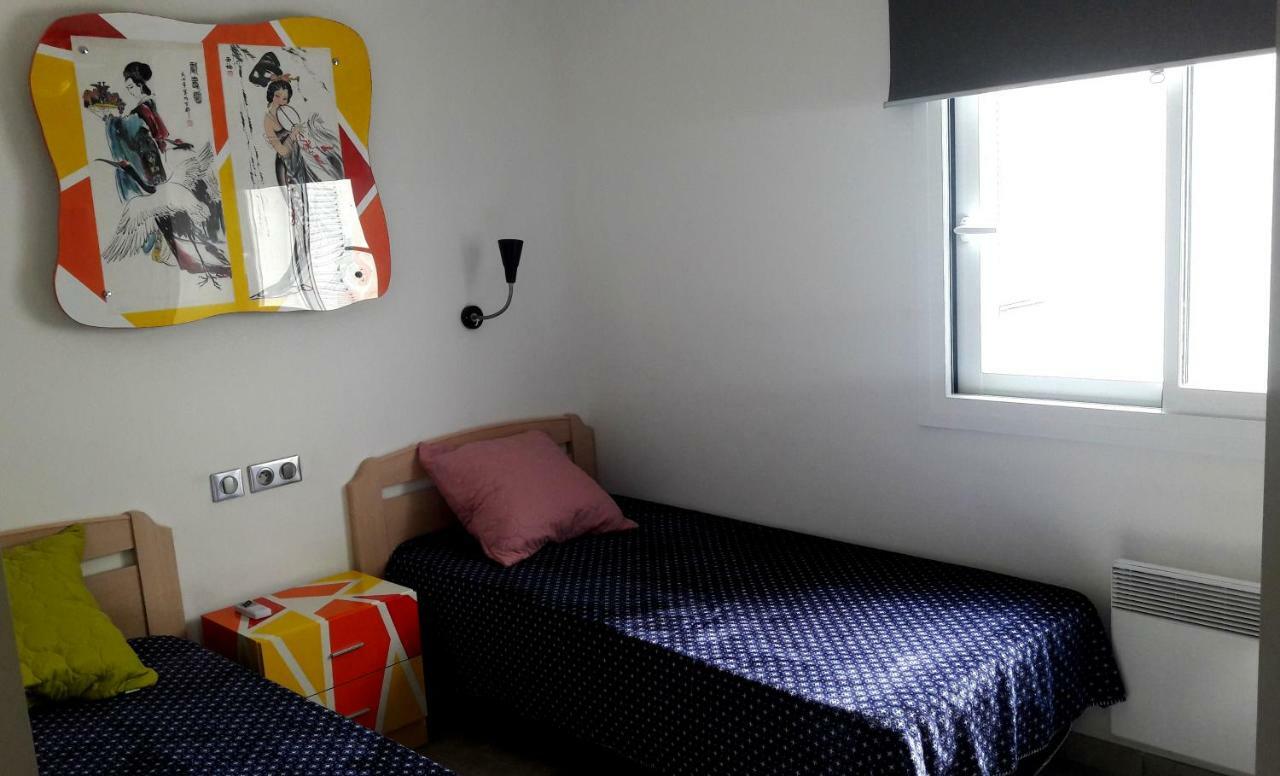 Residencia Platja De Roses Apartment Exterior photo